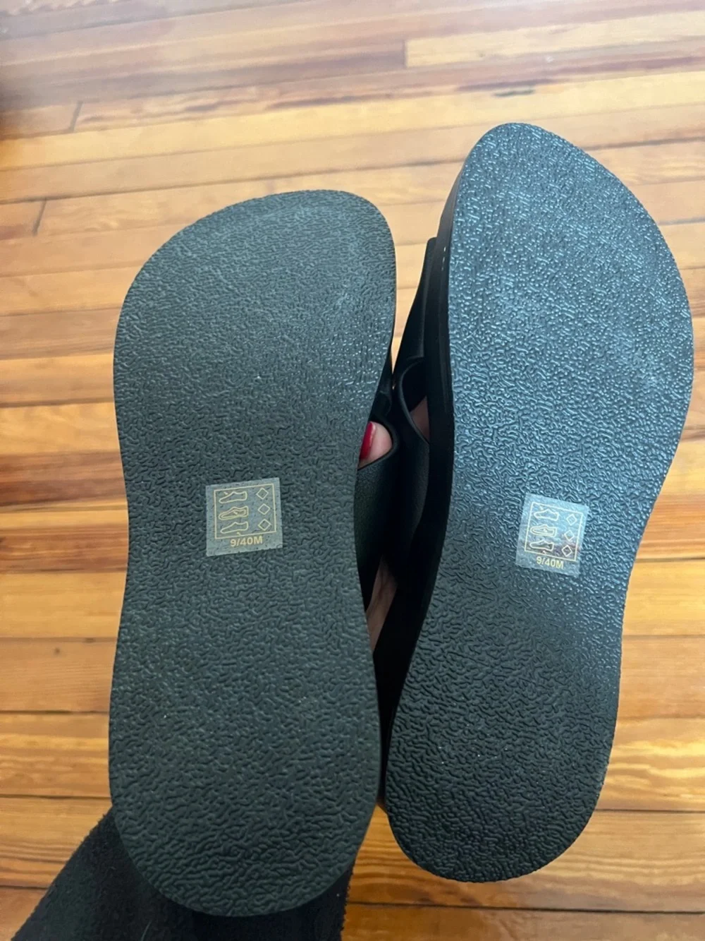 Chinese Laundry Surfs Up Black Crisscross Platform Slide Sandals - Size 9